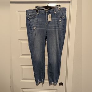 NWT Torrid Bombshell Skinny Jeans